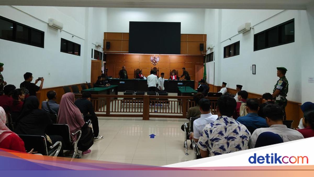 Minta Proyek Rp 5 T, Eks Ketua Kadin Cilegon dkk Divonis 1,5 Tahun Bui
