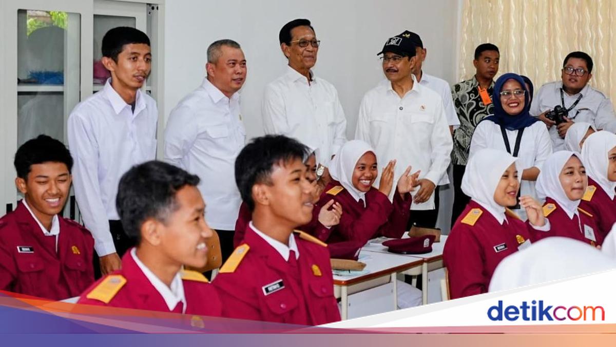 Mensos Ajak Menhub-Sultan HB X Tinjau Aktivitas Siswa SRMA 20 Sleman