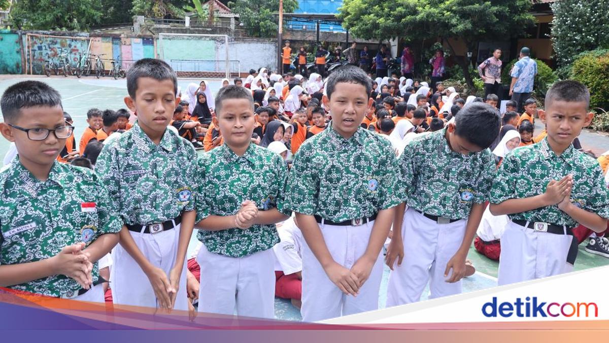 6 Bocah SD Cipayung Penemu HP Dihadiahi Peralatan Sekolah: Terima Kasih Pak Kapolda