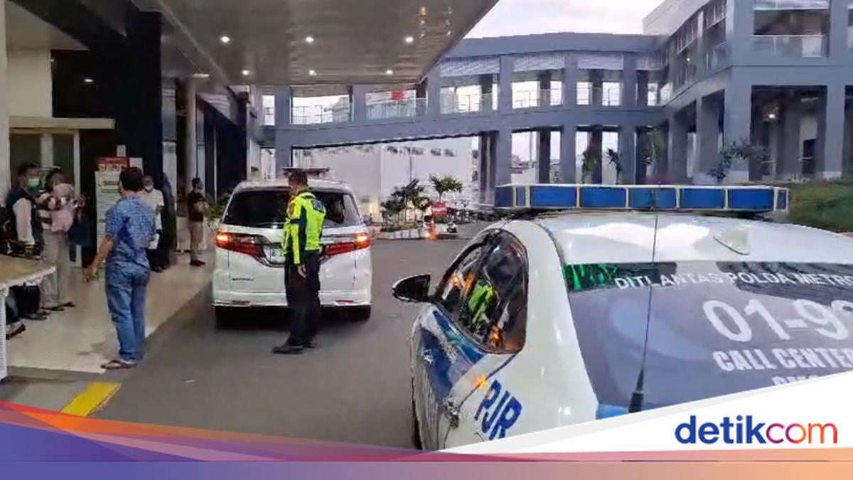 Aksi Polantas Polda Metro Selamatkan WN Jepang yang Kejang-kejang di Tol