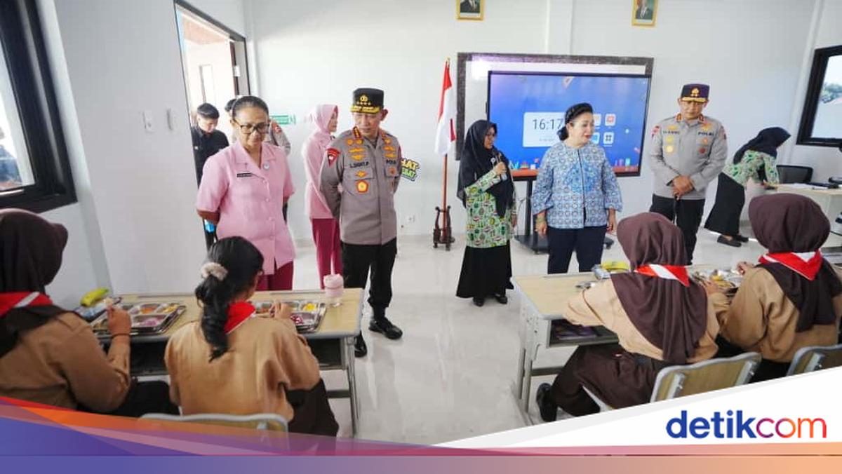 Kapolri-Ketua Komisi IV DPR Tinjau SMP Kemala Bhayangkari di Jateng, Wujudkan SDM Unggul