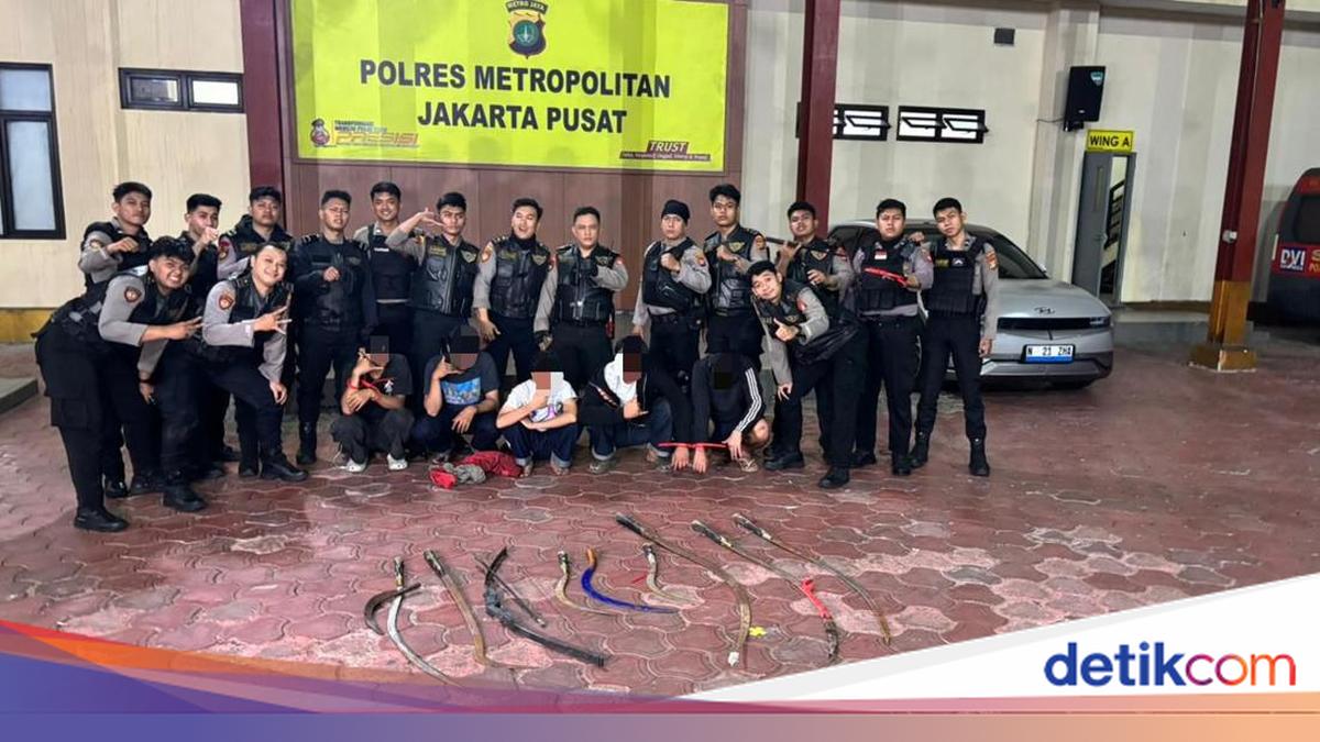 Polisi Tangkap 5 Pemuda Hendak Tawuran di Johar Baru, Sita Celurit-Panah