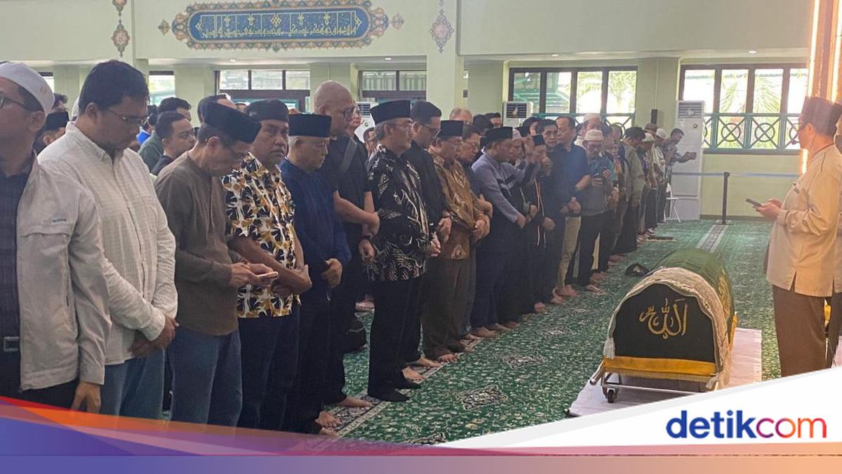 Jenazah Antasari Azhar Disalatkan di Masjid Serpong, Jimly Hadir