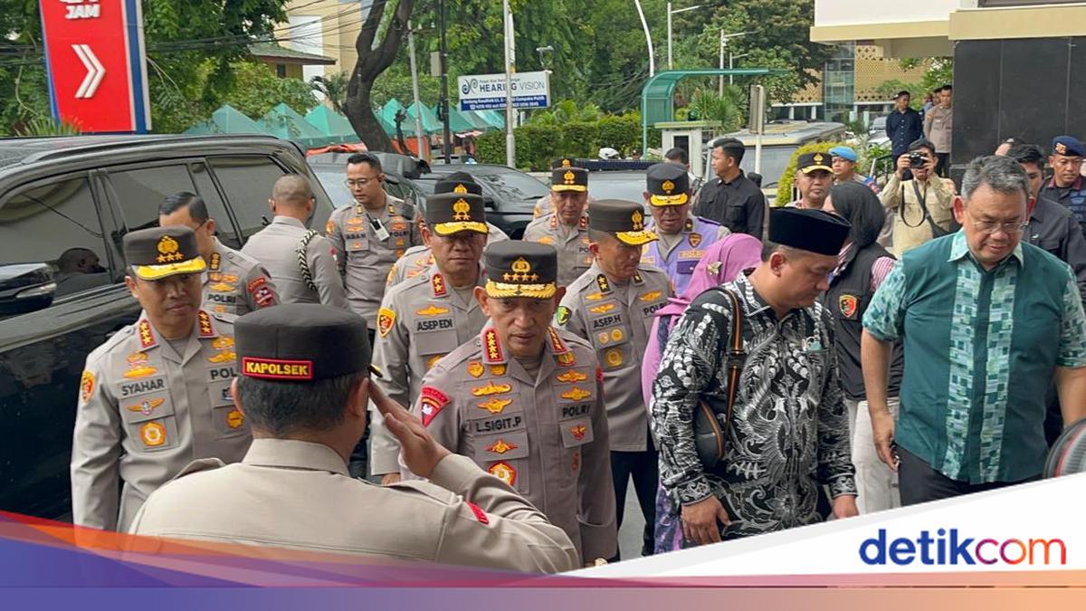 Kapolri ke RS Islam Cempaka Putih, Jenguk Korban Ledakan di SMAN 72 Jakarta