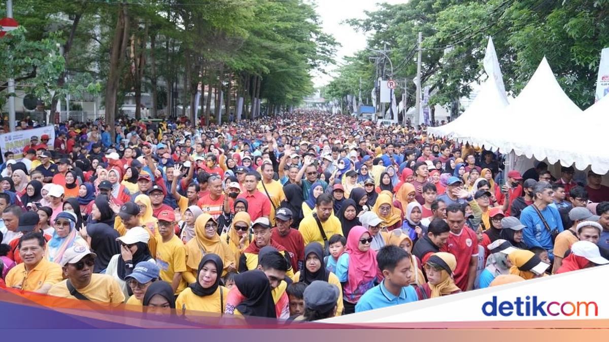 HUT Ke-418 Kota Makassar, Puluhan Ribu Warga Kompak Ramaikan Jalan Sehat
