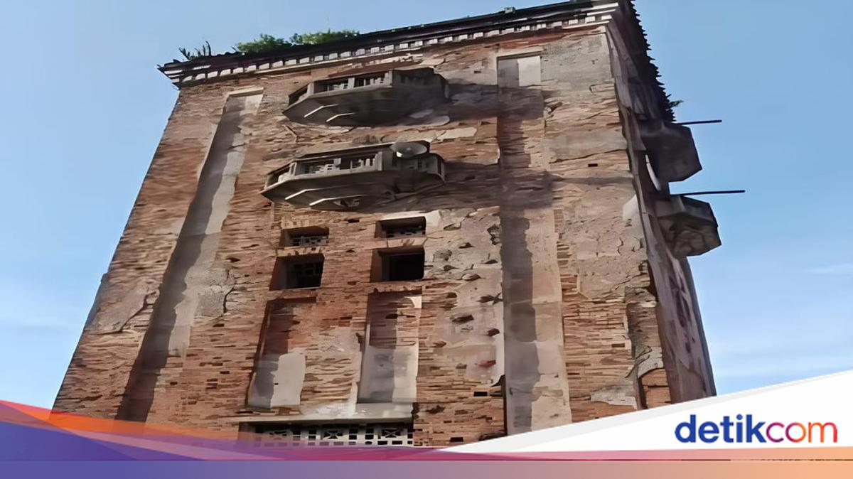 Menara Air Balai Yasa Manggarai yang berdiri sejak 1917 kini ditetapkan sebagai cagar budaya. Bangunan itu mencolok, sering dikira menara masjid tua.