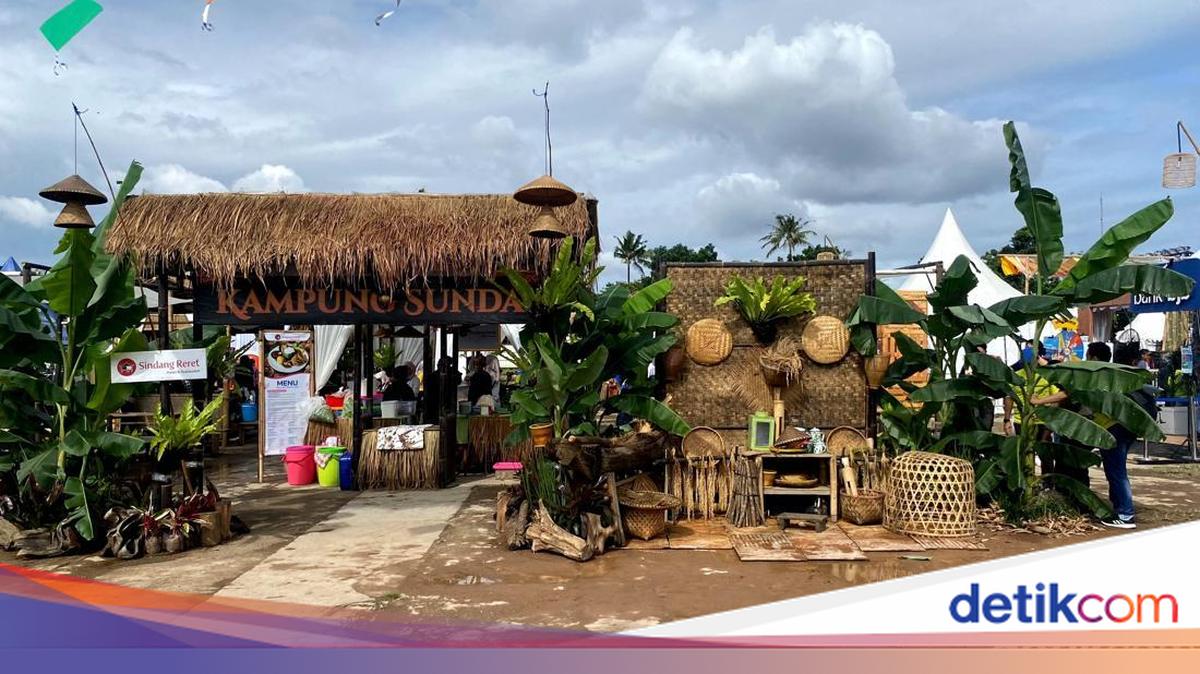 Cuaca dingin menyambut warga Bandung di Kiara Artha Park untuk West Java Festival 2025. Acara ini merayakan budaya Sunda dan mendukung UMKM.