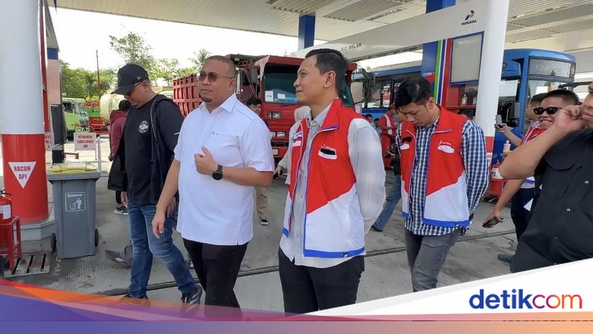 Momen Andre Rosiade Sidak Solar di Sumbar untuk Pastikan Stok Aman