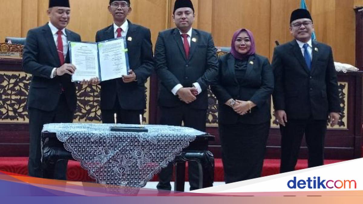 DPRD dan Pemkot Surabaya Sahkan RAPBD 2026 Rp 12,7 T di Hari Pahlawan