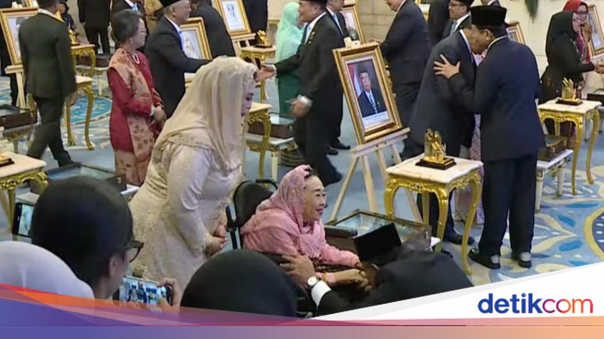 Gus Yahya-Gus Ipul Sungkem ke Sinta Wahid Usai Gus Dur Jadi Pahlawan Nasional