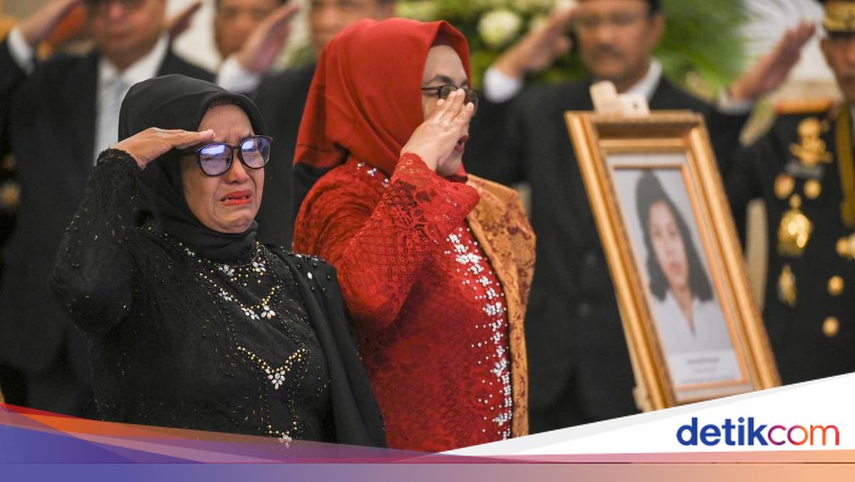 Tangis Haru dan Ucapan Terima Kasih Keluarga Marsinah ke Prabowo
