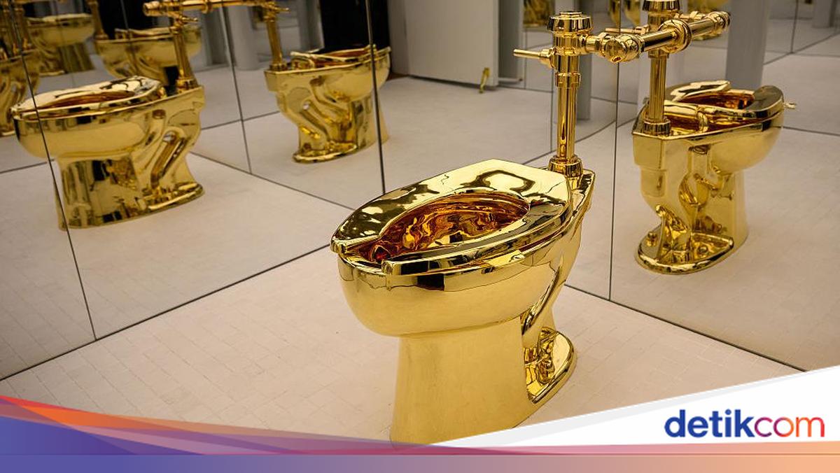 Kloset emas 'America' karya Maurizio Cattelan dilelang oleh Sotheby's. Terbuat dari 100 kg emas, karya ini menantang nilai seni dan komoditas.