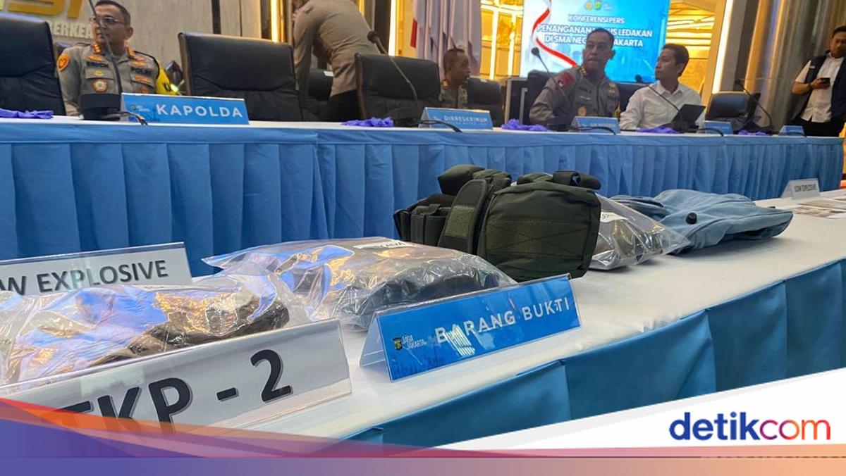 Sisa Barang-barang Ini Ditemukan di Masjid SMAN 72 Jakarta Usai Ledakan