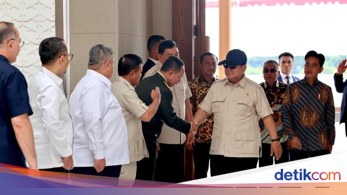 Hal yang Dibahas Prabowo Saat Rapat hingga Tunda Penerbangan 2 Jam