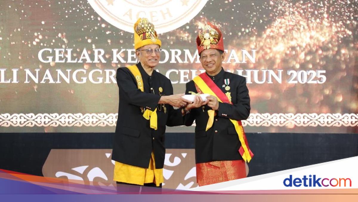 Mendagri Terima Gelar 'Petua Panglima Hukom' dari Wali Nanggroe Aceh