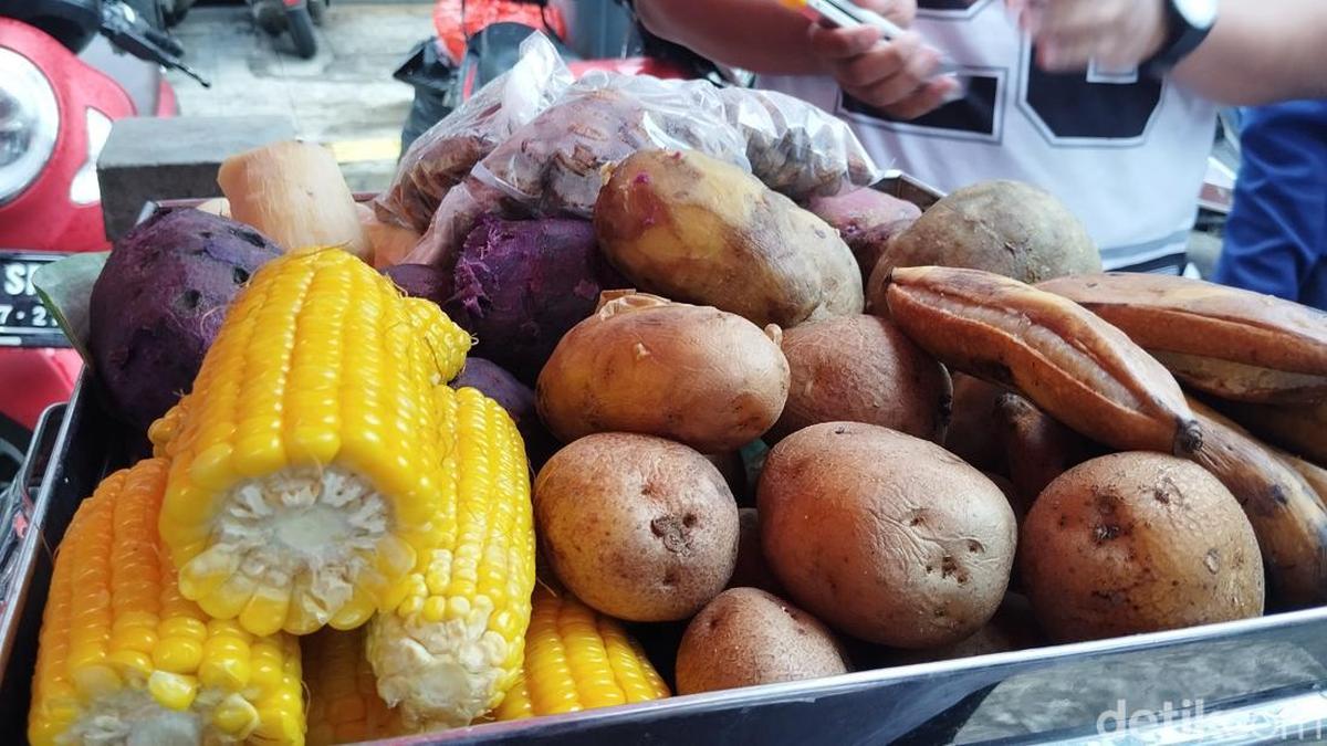 Belakangan ini, tren makan rebusan dan kukusan sedang ramai di media sosial. Dokter mengungkap tips merebus dan mengukus biar nutrisi makanan tak hilang.