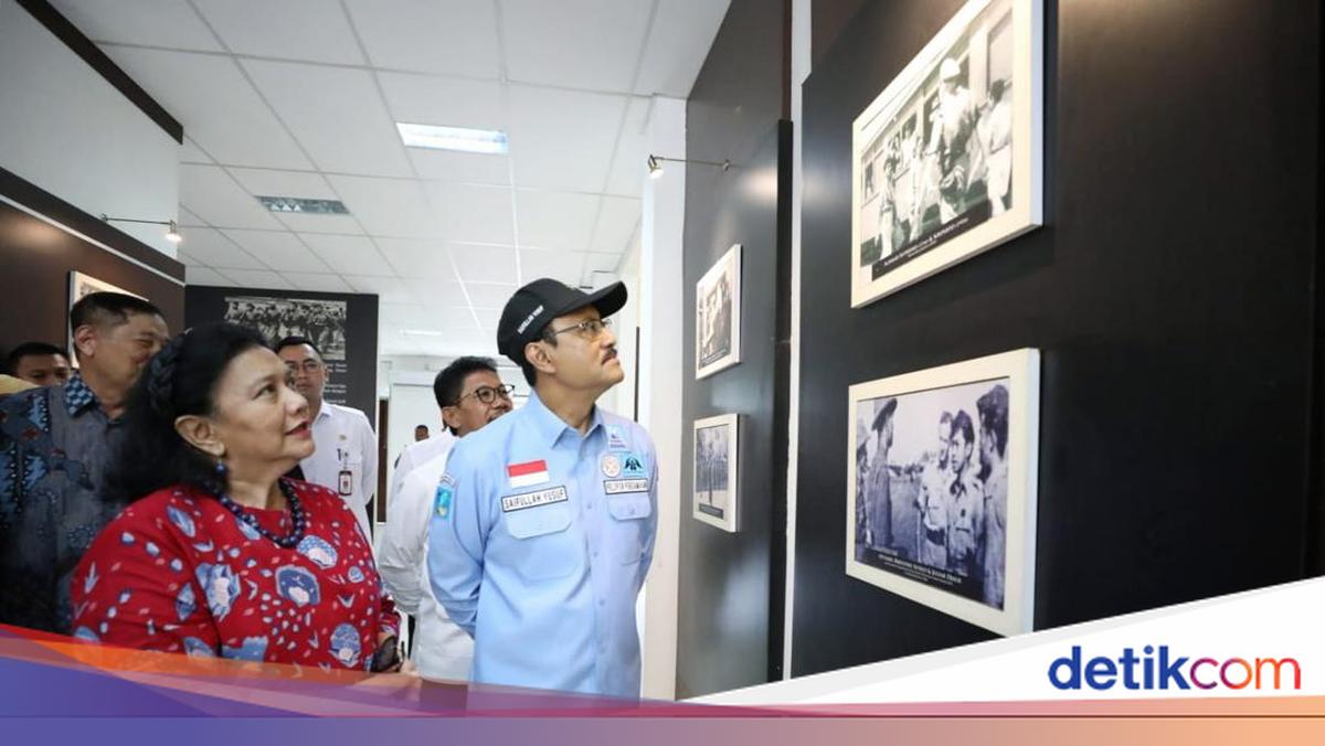 Mensos Ziarah ke Makam Mayor Daan Mogot dan Letnan Soebianto