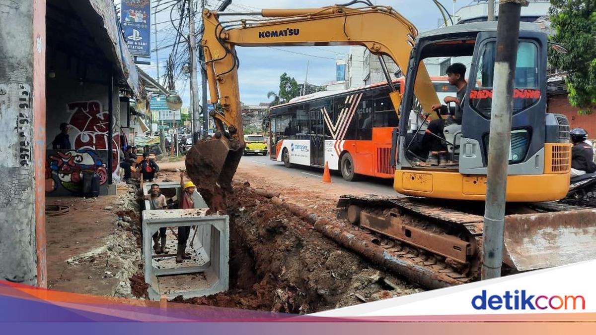 Bikin Macet, Warga Harap Proyek Galian di Jalan Saharjo Tebet Segera Rampung