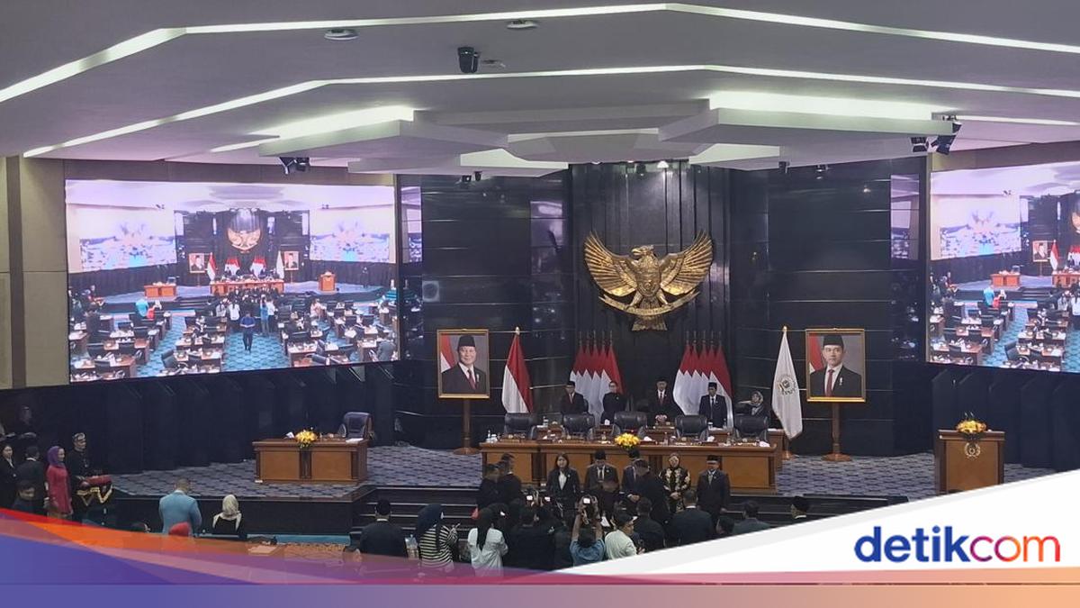 Panas Rapat Paripurna DPRD DKI, Dihujani Interupsi-Anggota Walk Out