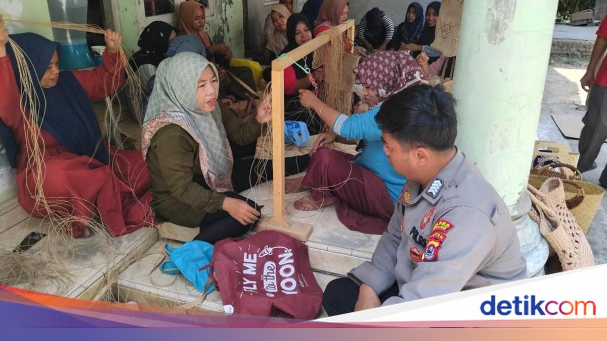 Brigpol Hana Atasi Masalah Limbah di Serang Jadi Kerajinan Tas-Pupuk Kompos