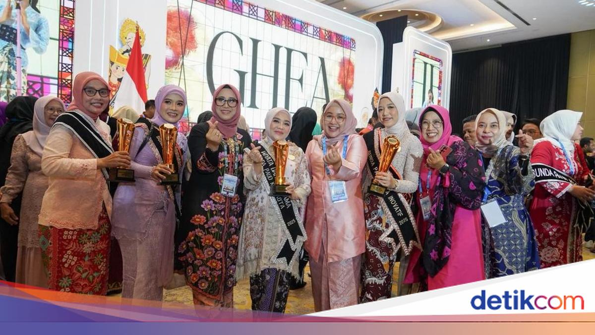 Kampanyekan Wajib Belajar 13 Tahun, Kota Surabaya Raih Wiyata Dharma Utama