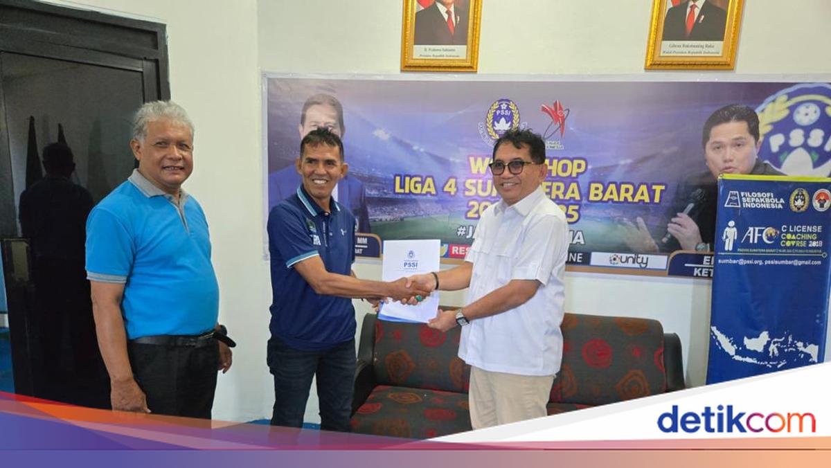 Andre Rosiade Terima SK Calon Ketua PSSI Sumbar, Arisal Aziz Resmi Mundur