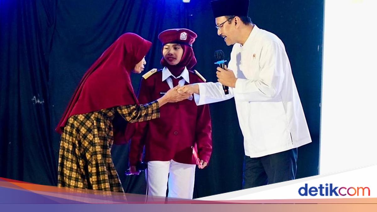 Dialog Sekolah Rakyat di Pasuruan, Mensos Disambut Puisi & Hadrah Siswa
