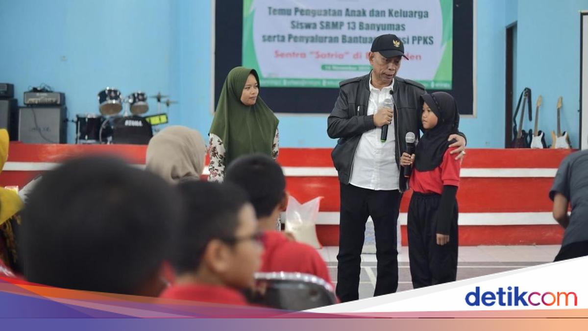 Kunjungan ke SRMP 13 Banyumas, Wamensos Minta Siswa Disiplin-Hormati Guru