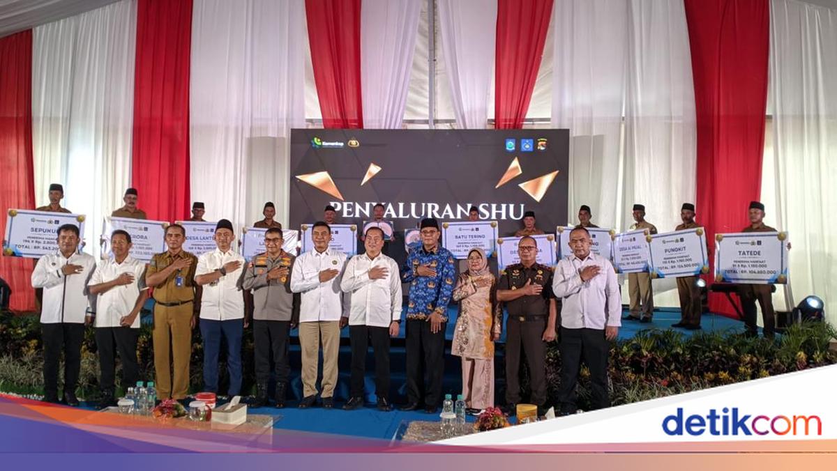 Kapolda NTB Bagikan SHU Koperasi Tambang Salonong ke 3.403 Warga Sumbawa