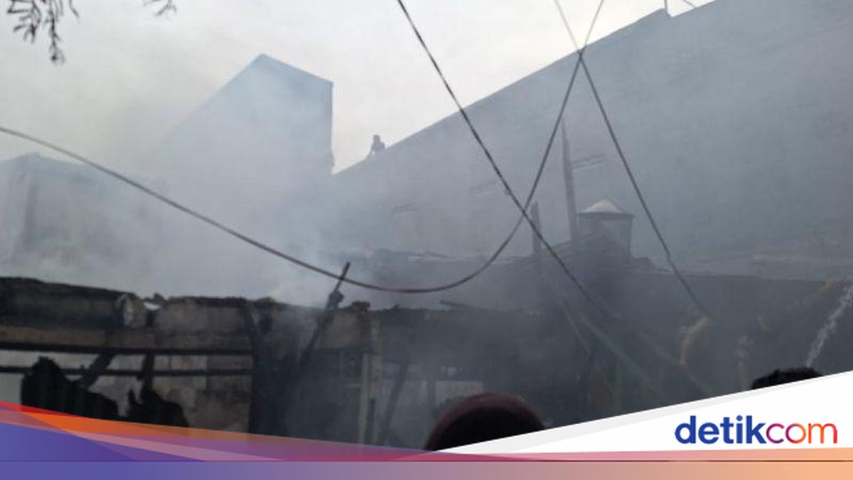 Kesaksian Ketua RW soal Kebakaran di Jatipulo Jakbar: Kabel SUTET Putus