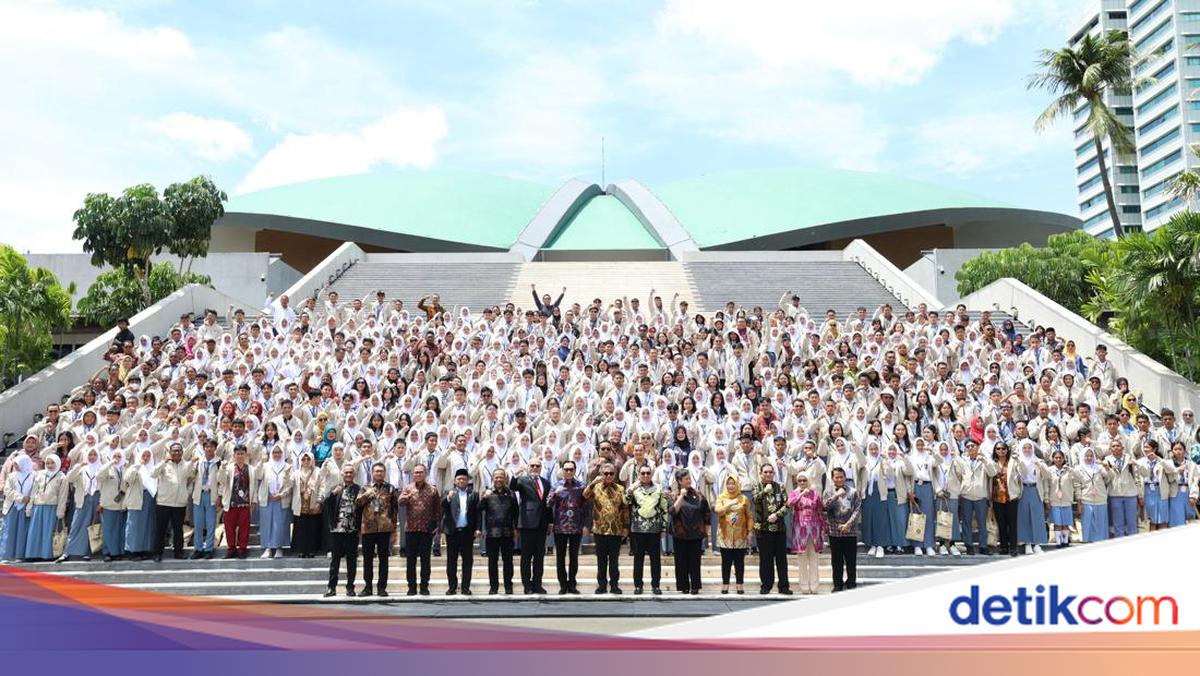 Grand Final Cerdas Cermat MPR, Ibas Puji Kecerdasan &amp; Semangat Peserta