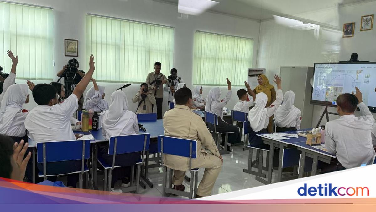 Prabowo Resmi Luncurkan Smartboard untuk Proses Belajar di Sekolah