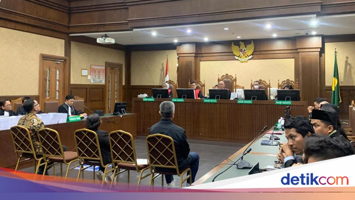 3 Terdakwa Kasus Korupsi LPEI Rp 958 M Dituntut 6 hingga 11 Tahun Penjara