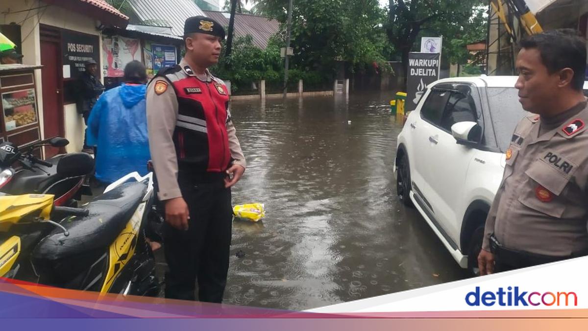 16 RT di Jakbar dan Jaksel Kebanjiran Sore Ini, Tinggi Air Capai 80 Cm