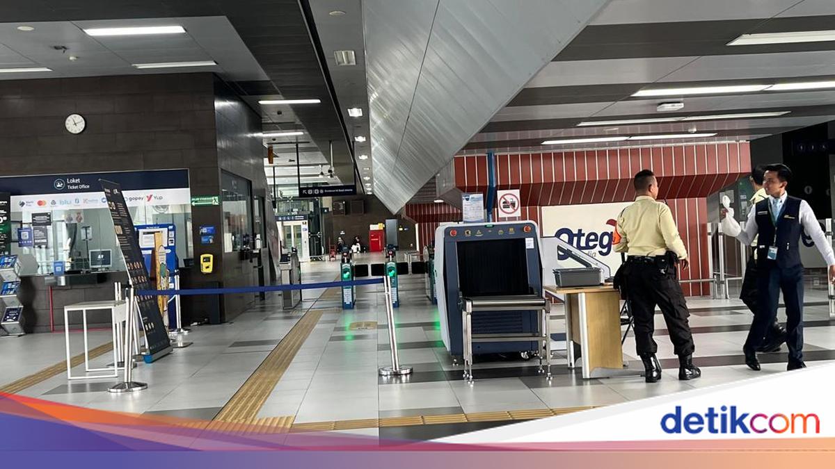 MRT Jakarta Alami Gangguan, Penumpang Dievakuasi