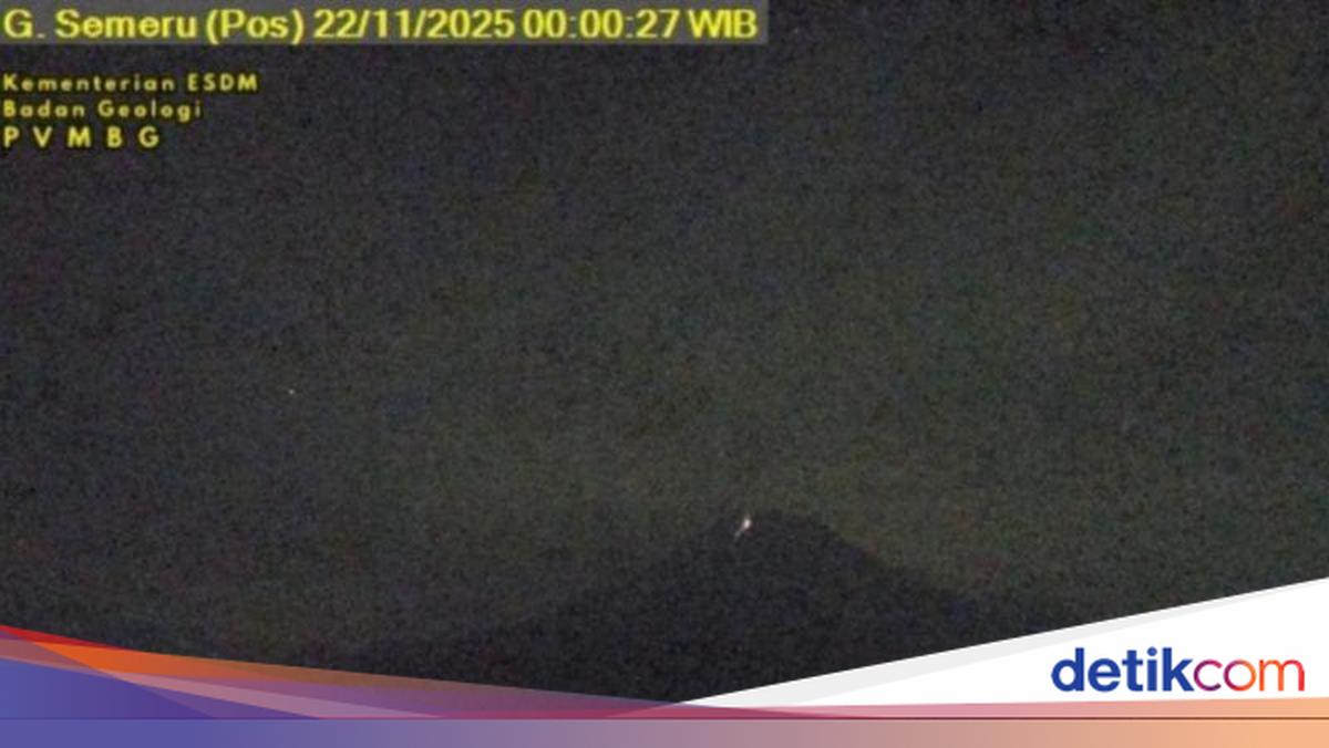 Berstatus Awas, Gunung Semeru Embuskan Asap Setinggi 1.000 Meter
