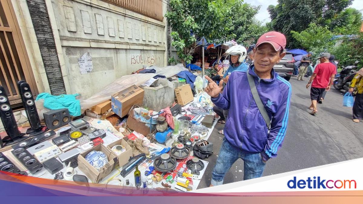 Pedagang Loak Jatinegara Cerita Beli-Jual Barang Random: Pasti Jadi Duit