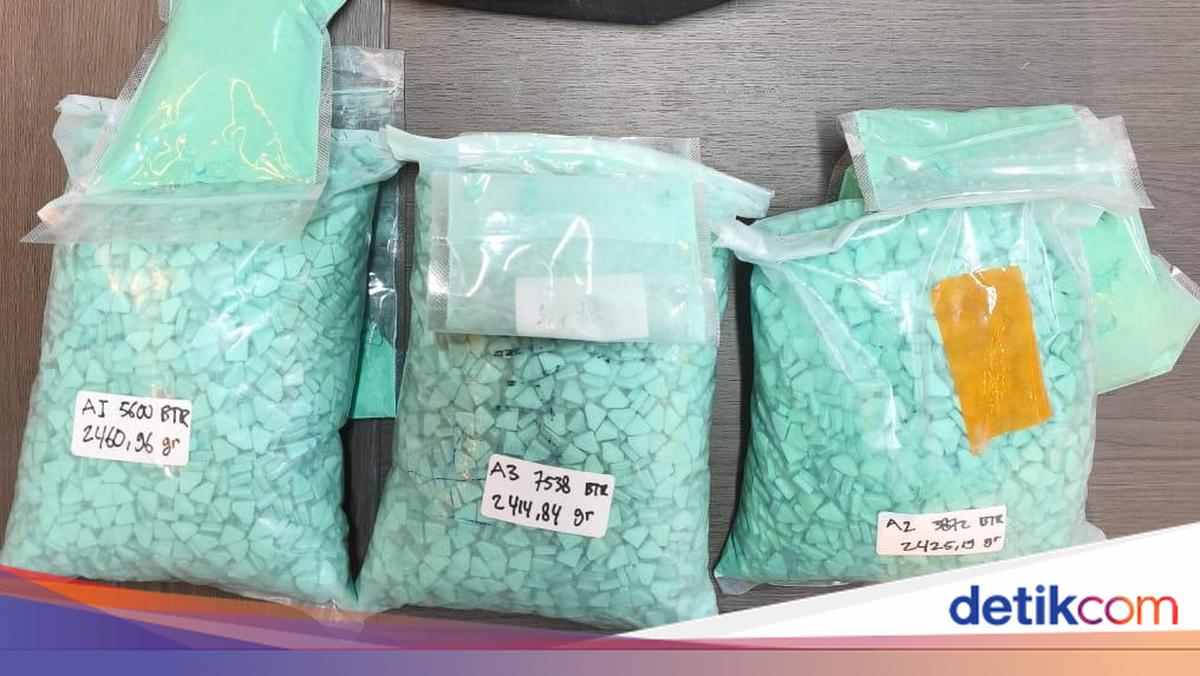 Bareskrim Sita Ekstasi Rp 207 M dari Kurir yang Celaka di Tol Lampung