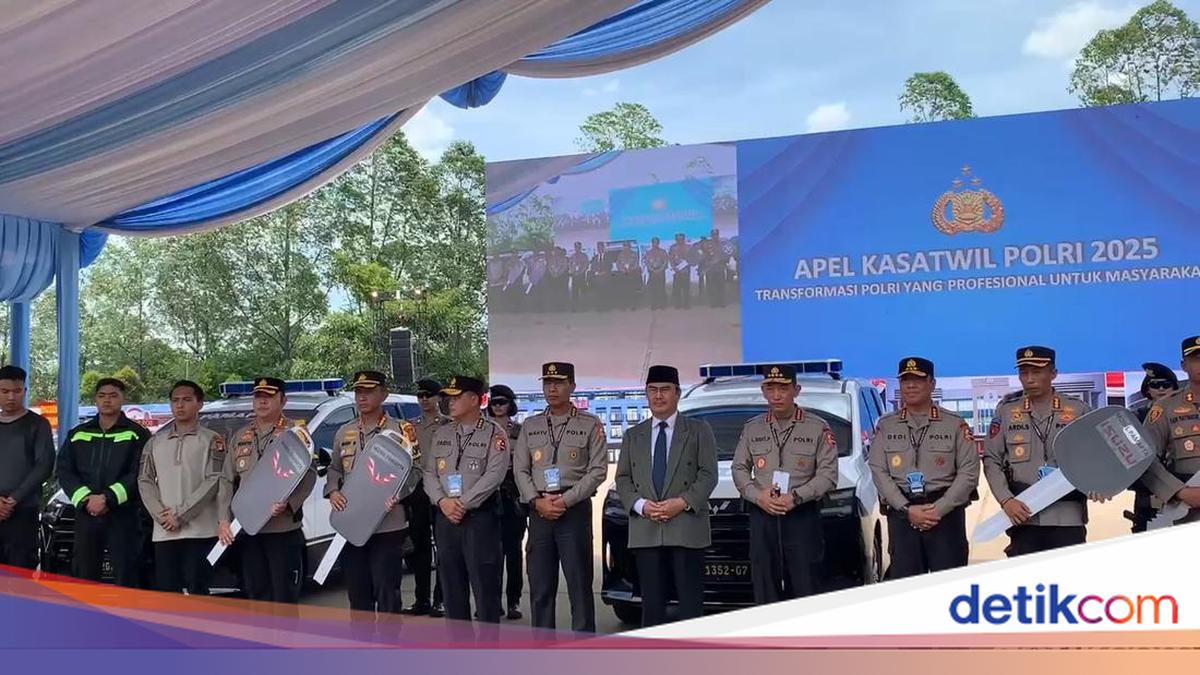 Kapolri Serahkan 53 Ribu Jaket Patroli ke Anggota dan 4 Mobil Pamapta