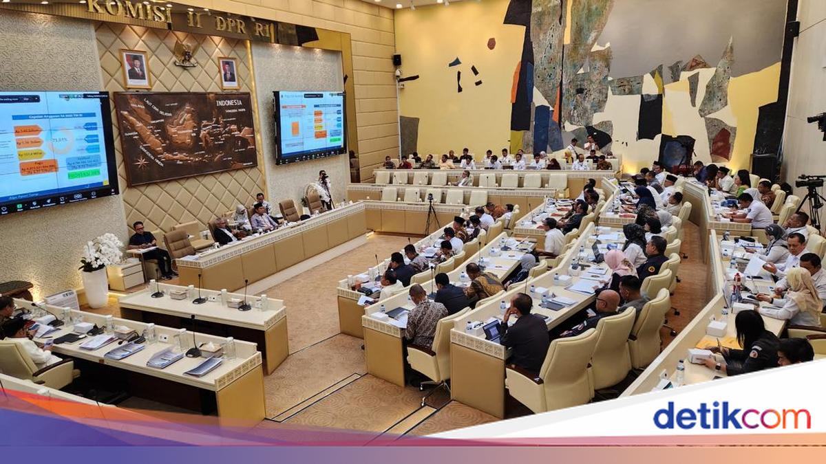 Anggota DPR Bertanya Apakah Ijazah Capres Diarsipkan, KPU-ANRI Menjawab