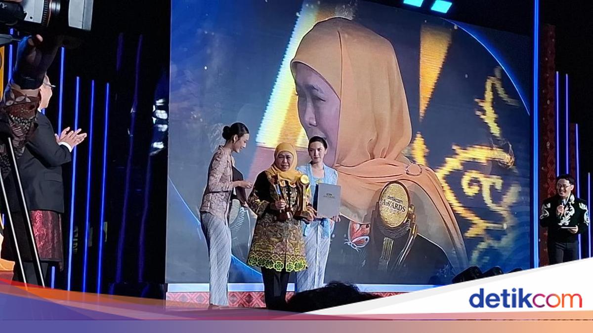 Khofifah Juga Raih 'Tokoh Pembangun Konektivitas Transportasi Daerah' detikcom Awards 2025