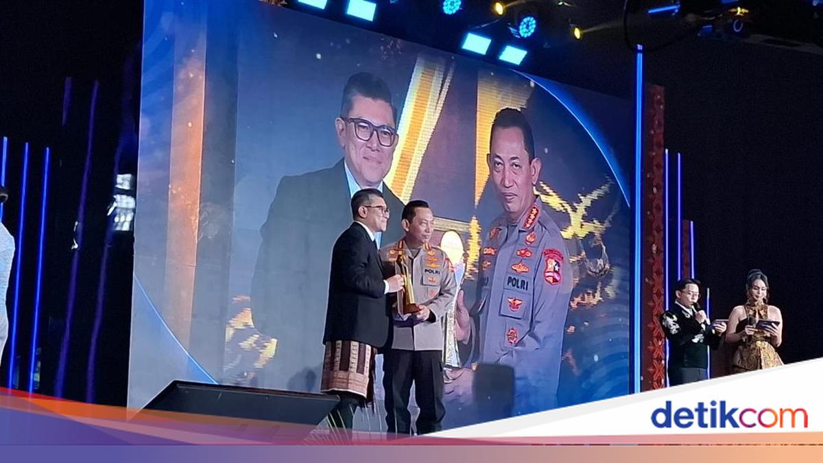 Kapolri Raih detikcom Awards 2025, Bertekad Beri Pelayanan Sesuai Harapan Publik