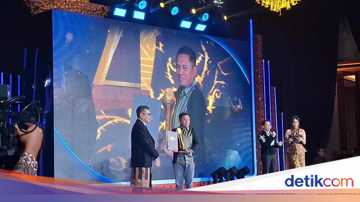 Menteri P2MI Raih detikcom Awards 2025: Pak Prabowo yang Pantas Terima