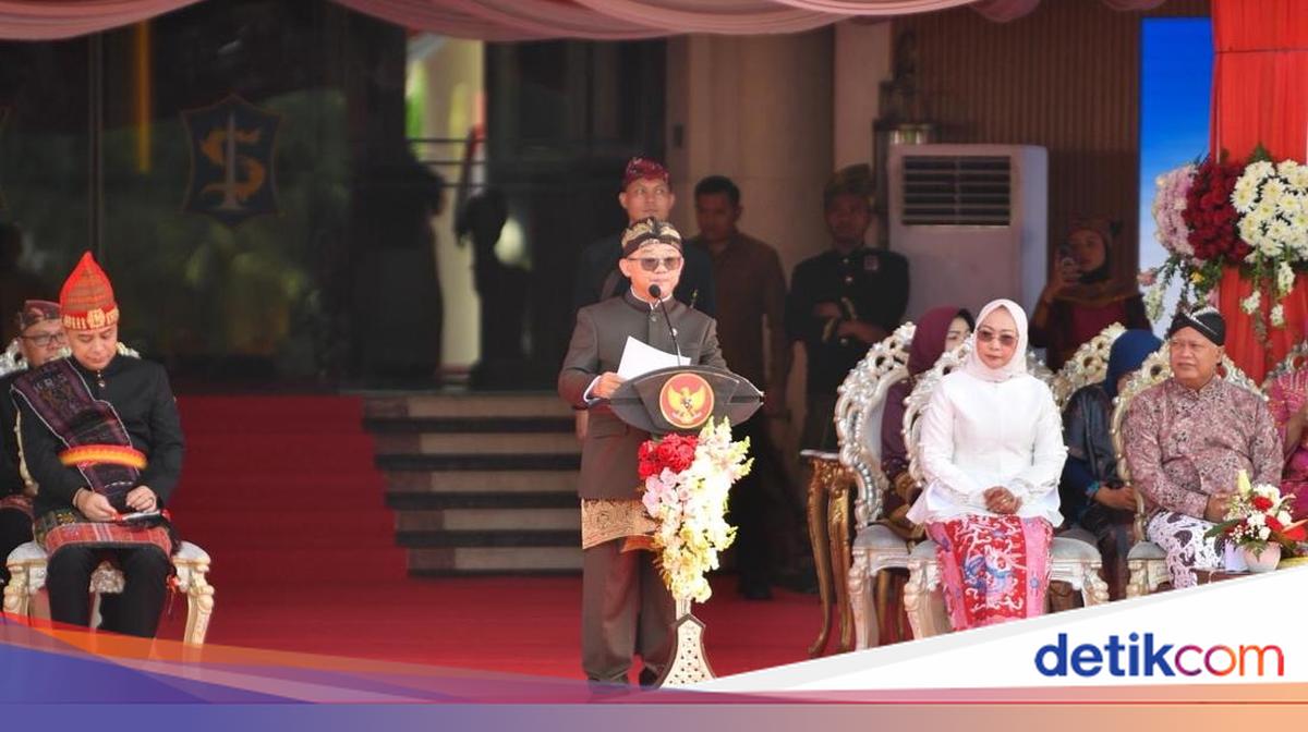 Pimpin Upacara HGN 2025, Mendikdasmen Bicara Tunjangan-Perlindungan Guru