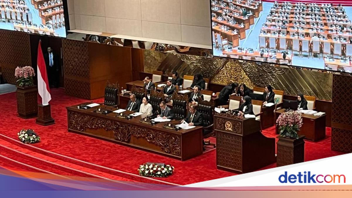 DPR Sahkan RUU Pengelolaan Ruang Udara Jadi Undang-Undang