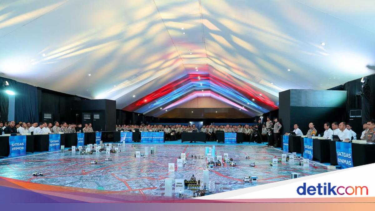 Momen Simulasi Pelayanan Unjuk Rasa Diperagakan di Apel Kasatwil 2025