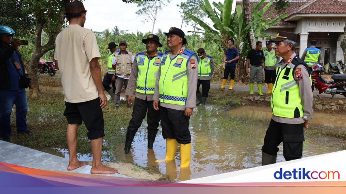 Kapolres Cilacap Bantu Warga Terdampak Banjir, Pastikan Penanganan Cepat