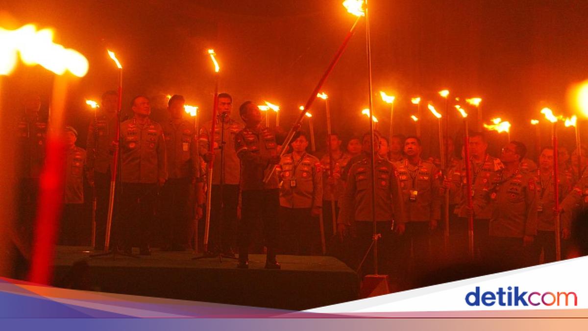 Kapolri, Irwasum, Dankorbrimob Bacakan Ikrar dan Renungan Nilai Ksatria Bhayangkara