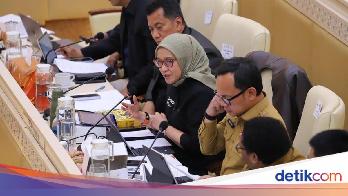 Depan DPR, MenPAN-RB Sampaikan Progres dan Proyeksi Program Kerja