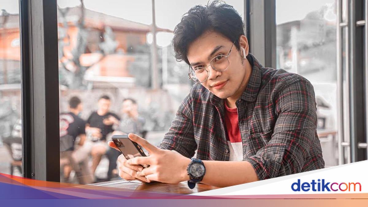 Insanul Fahmi Reacts to Mawa Wearing Wedding Dress at Divorce Hearing